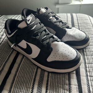 Nike Men's Black and White Dunks Shoes